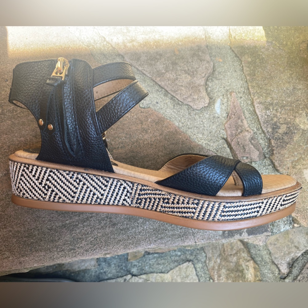 Lucca Lane, size 7.5, black sandals
